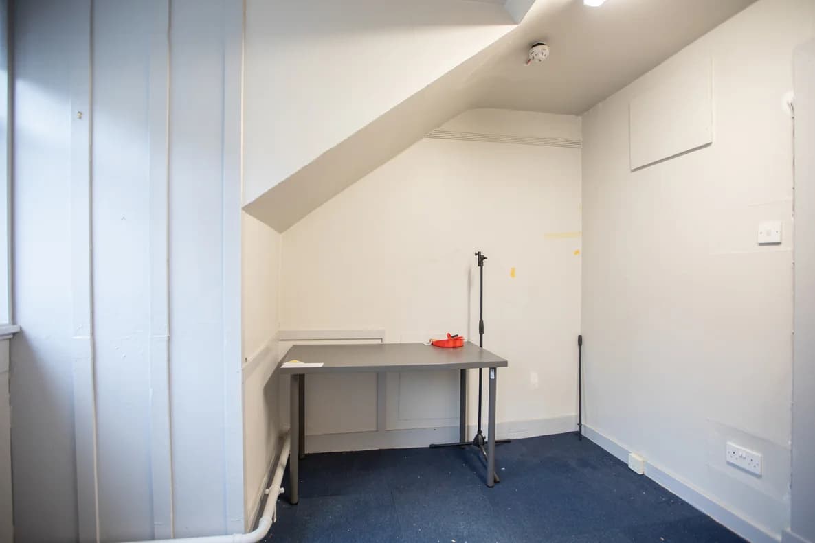 property photo 8 of 15