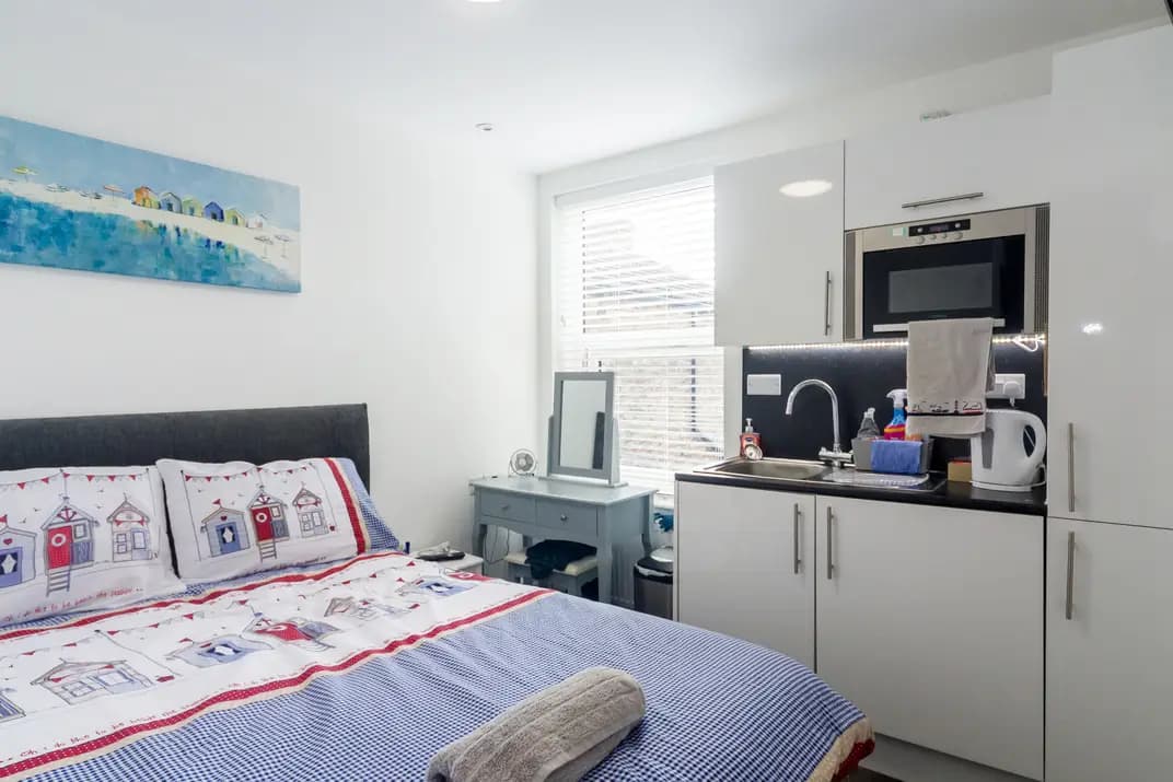 property photo 10 of 40