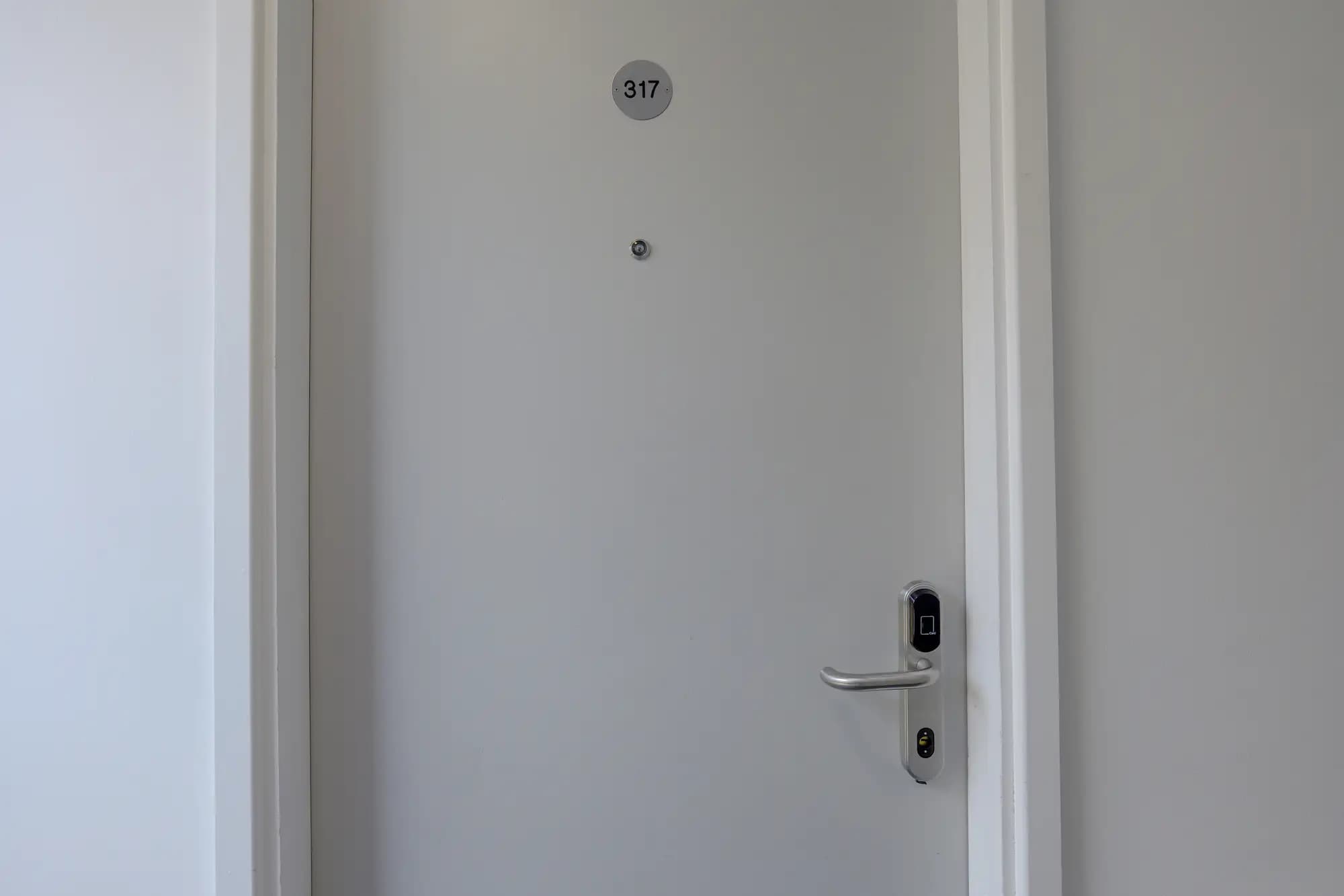 property photo 6 of 10
