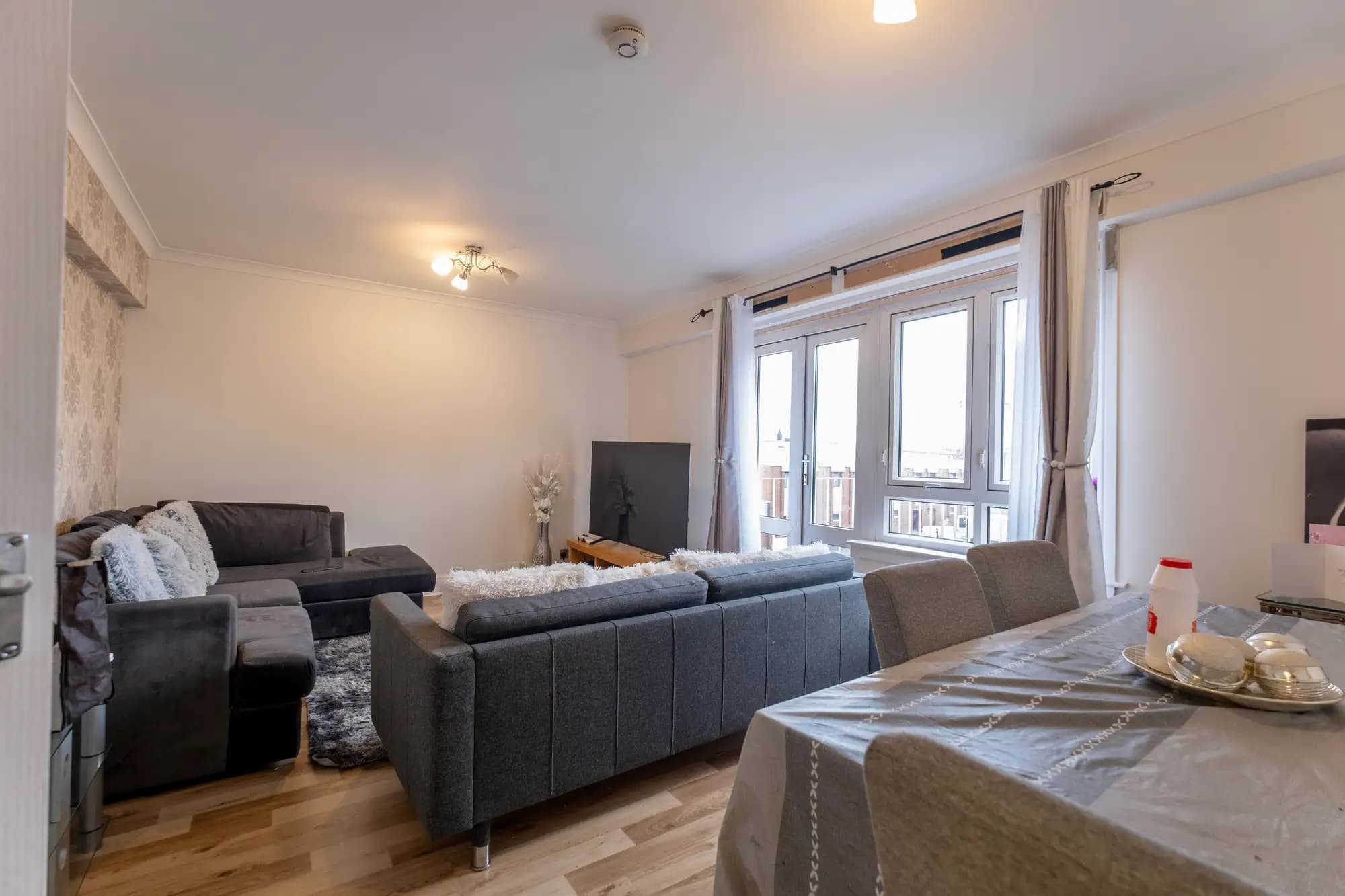 property photo 4 of 16