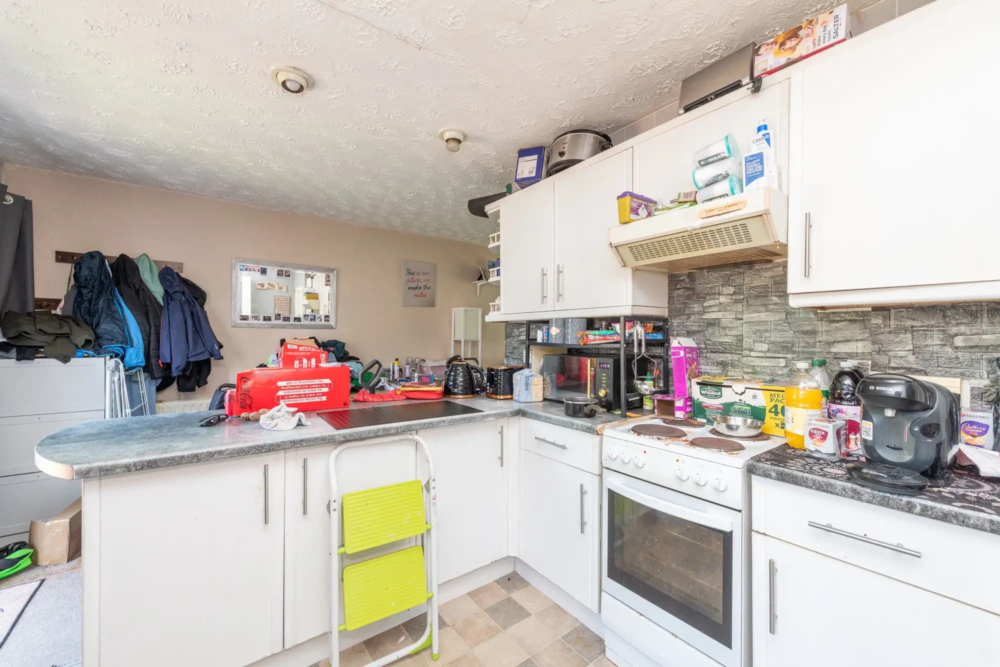 property photo 6 of 17