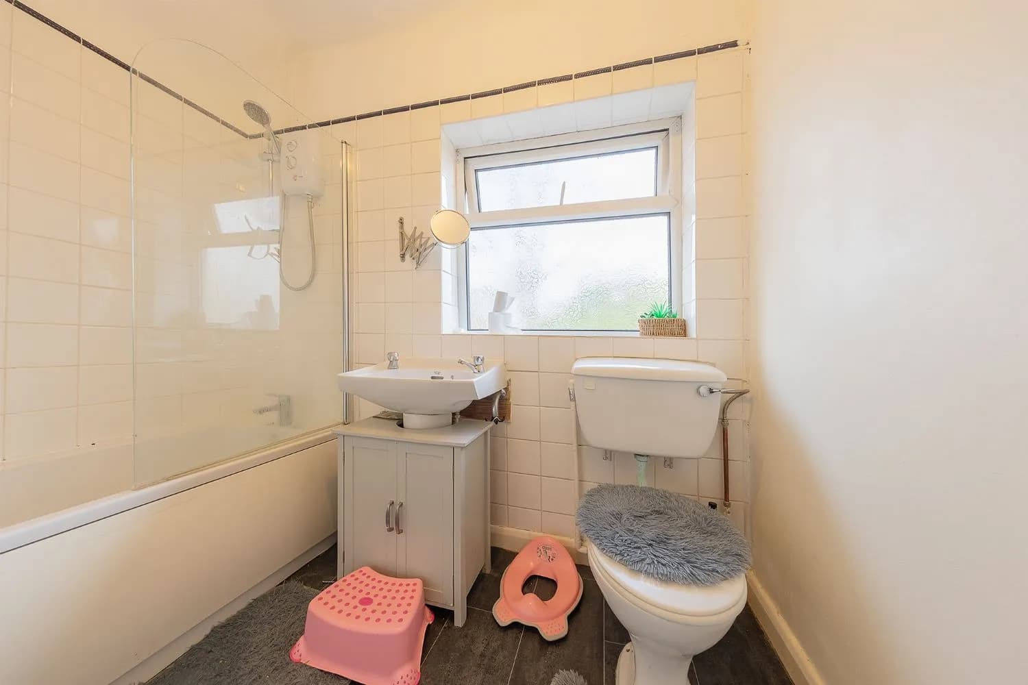 property photo 9 of 15