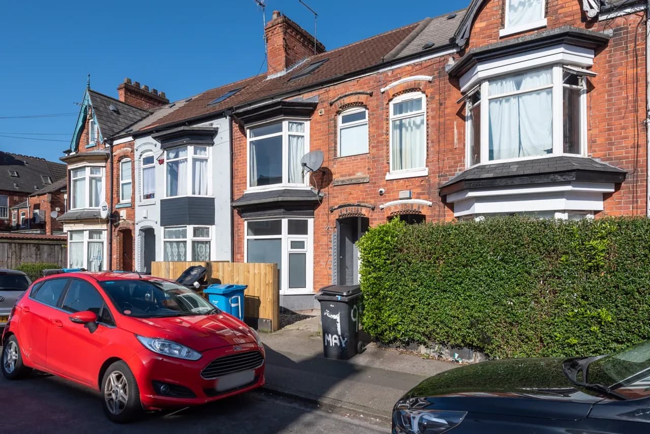 property photo 5 of 40