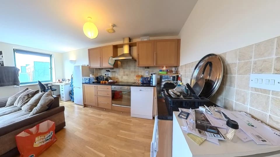 property photo 5 of 18
