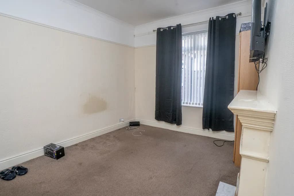property photo 8 of 32