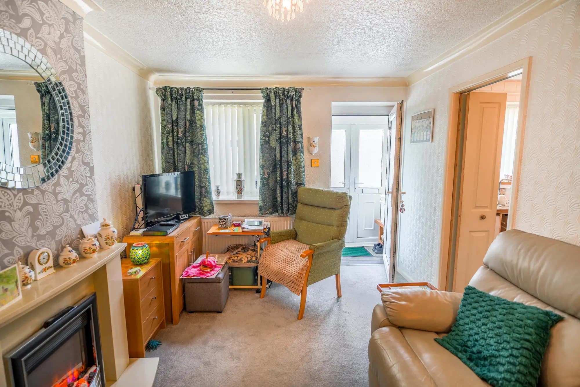 property photo 4 of 16