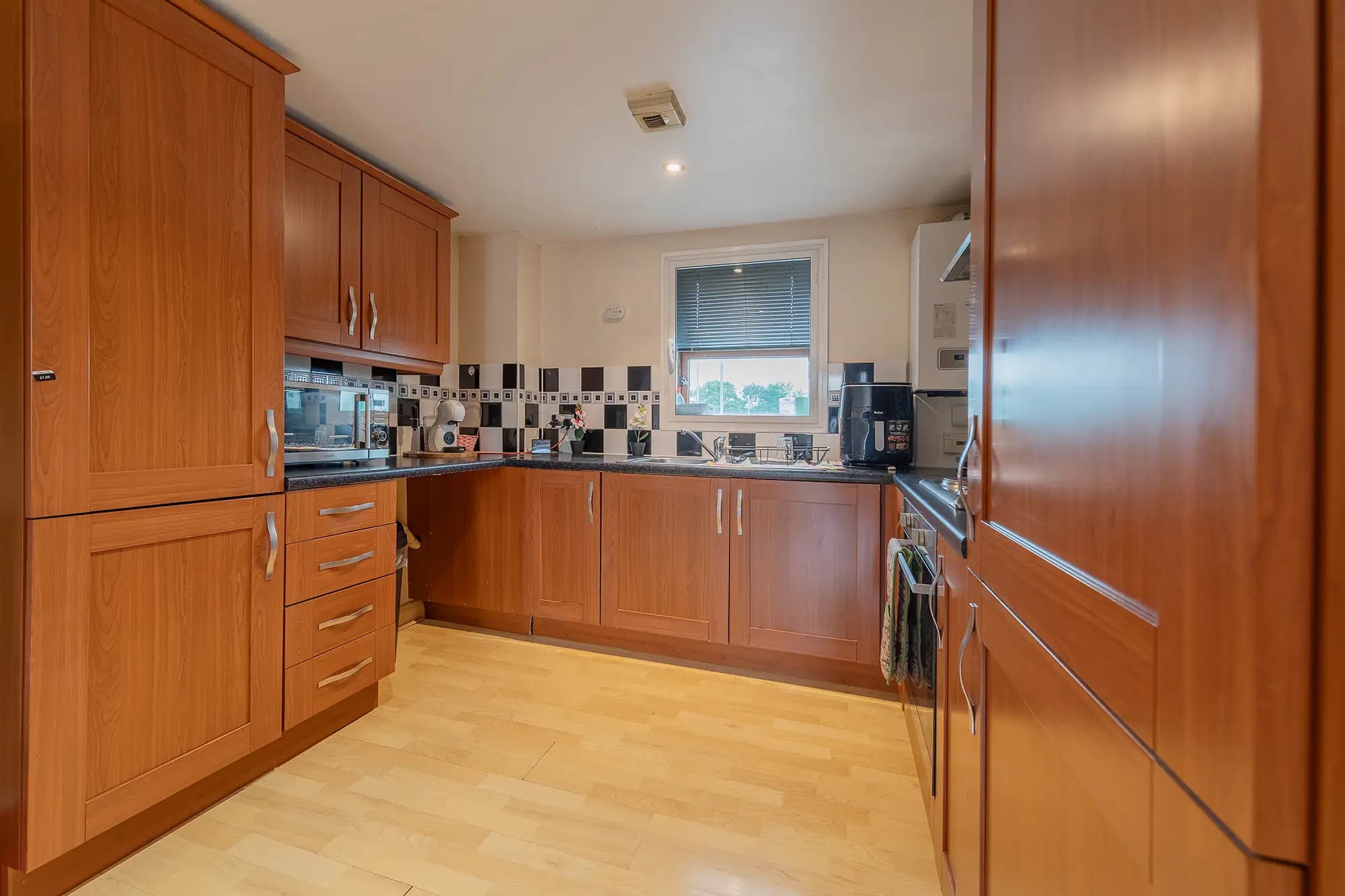 property photo 6 of 14