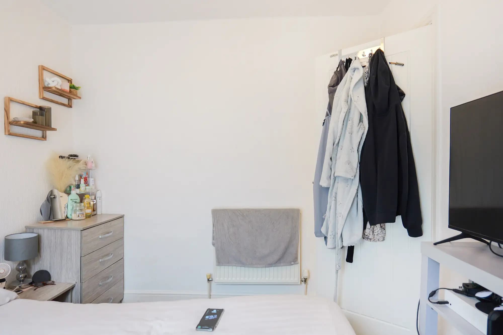 property photo 8 of 17