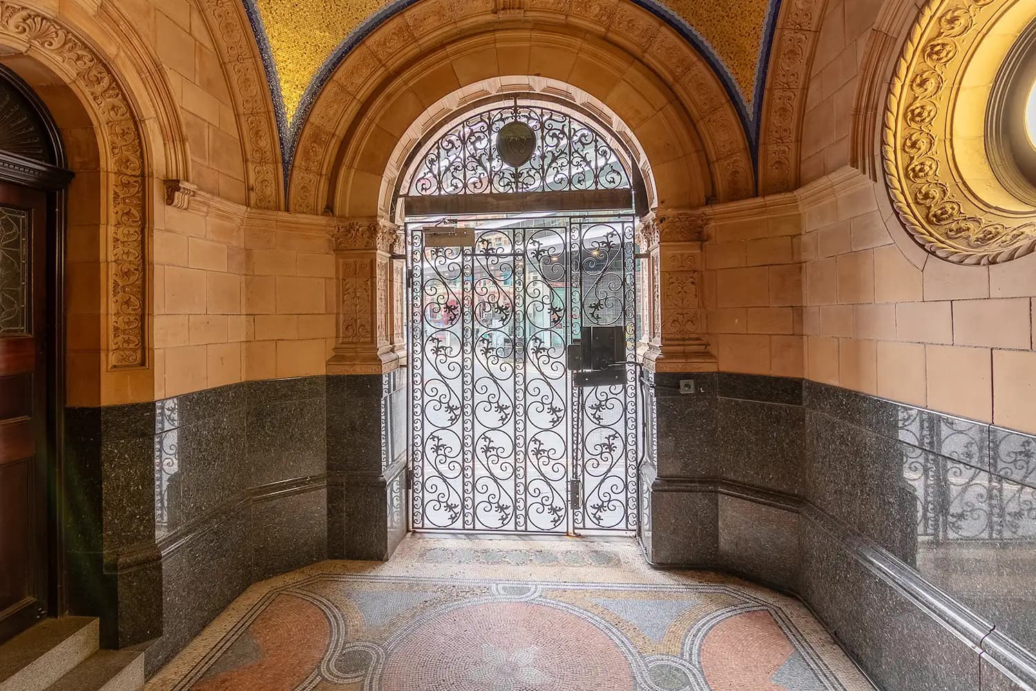 property photo 21 of 27