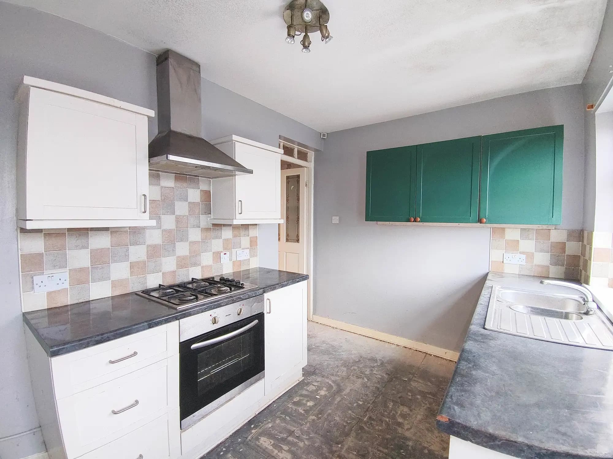 property photo 4 of 15