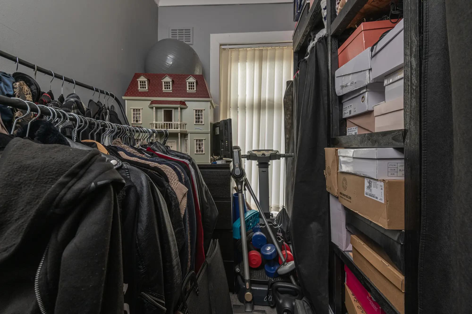 property photo 11 of 18