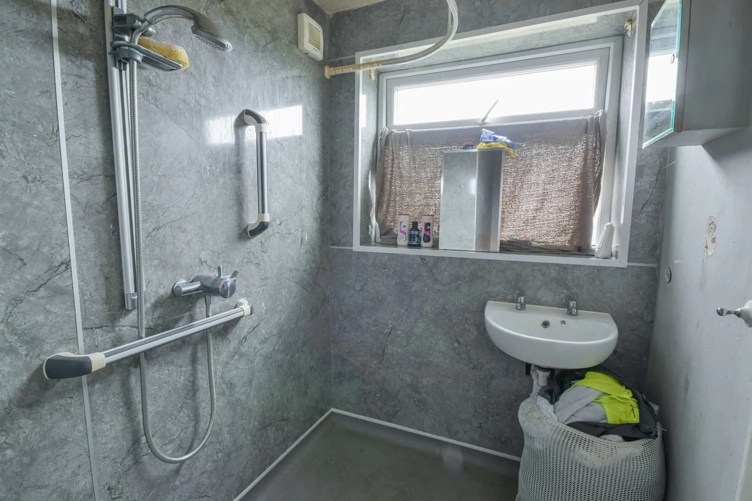 property photo 6 of 15