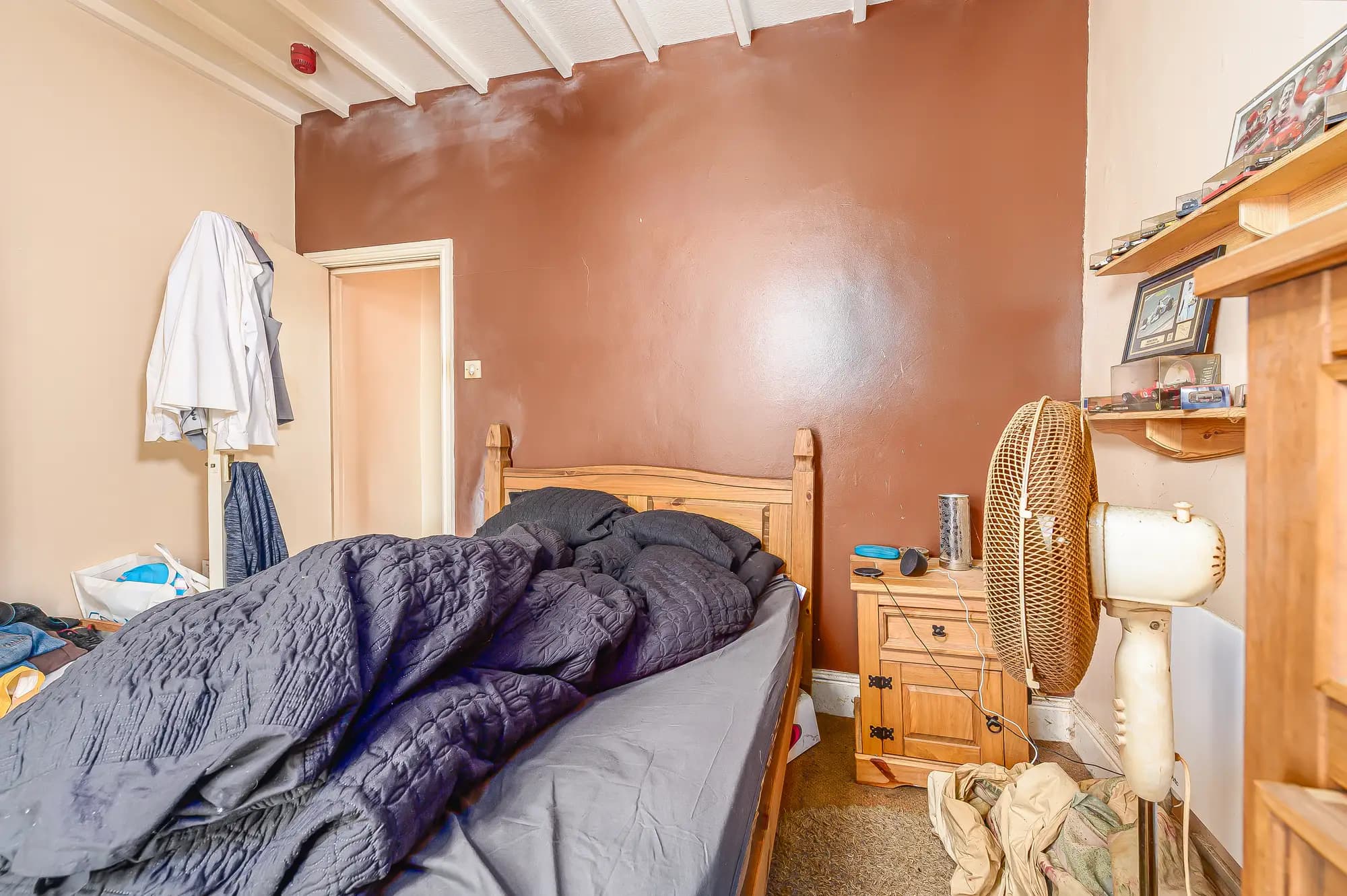 property photo 8 of 12