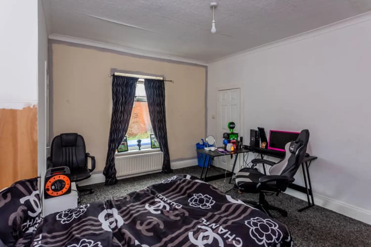 property photo 9 of 17
