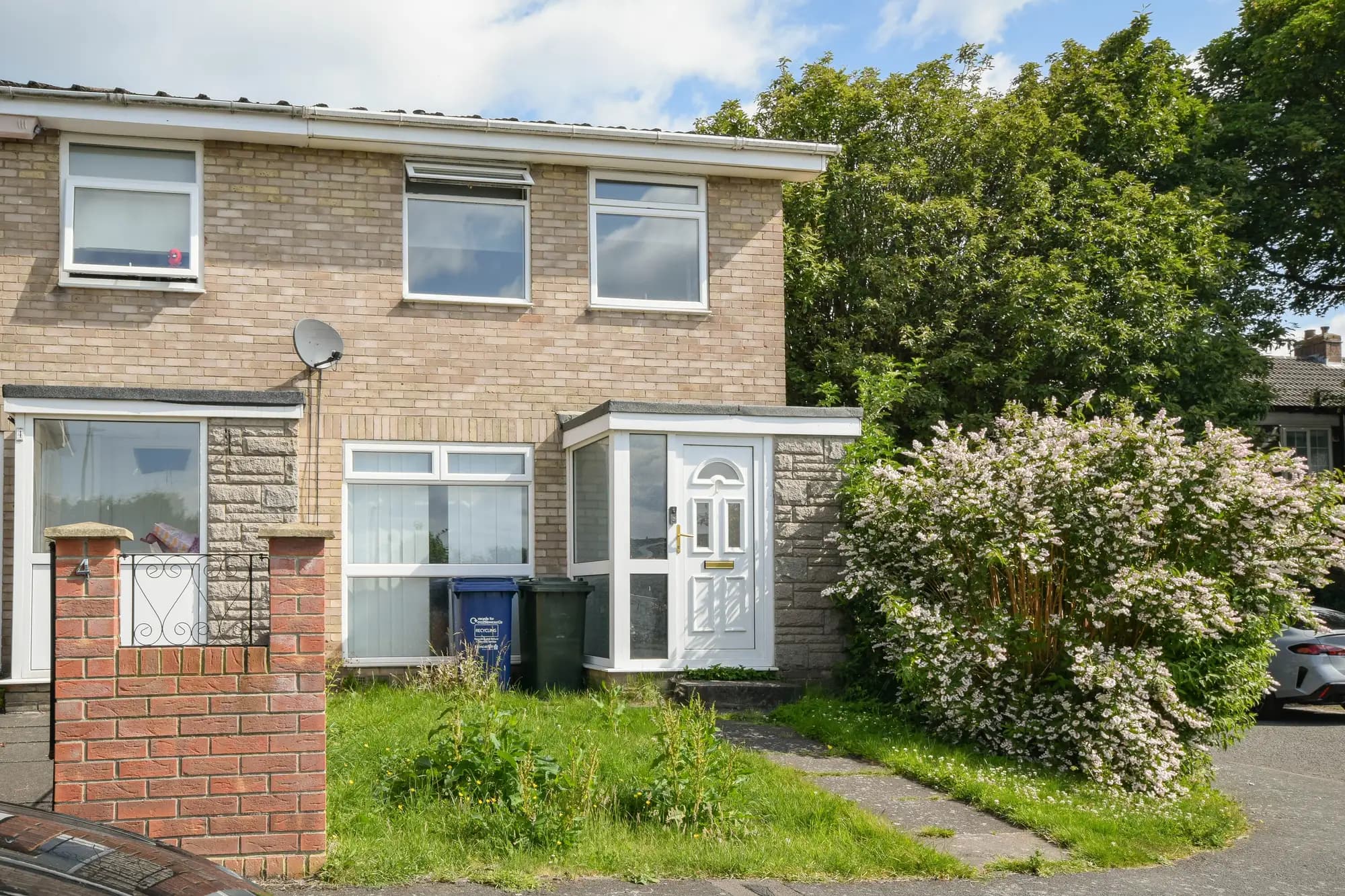 property photo 0 of 17