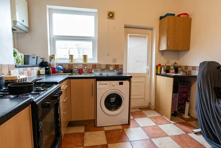 property photo 6 of 18