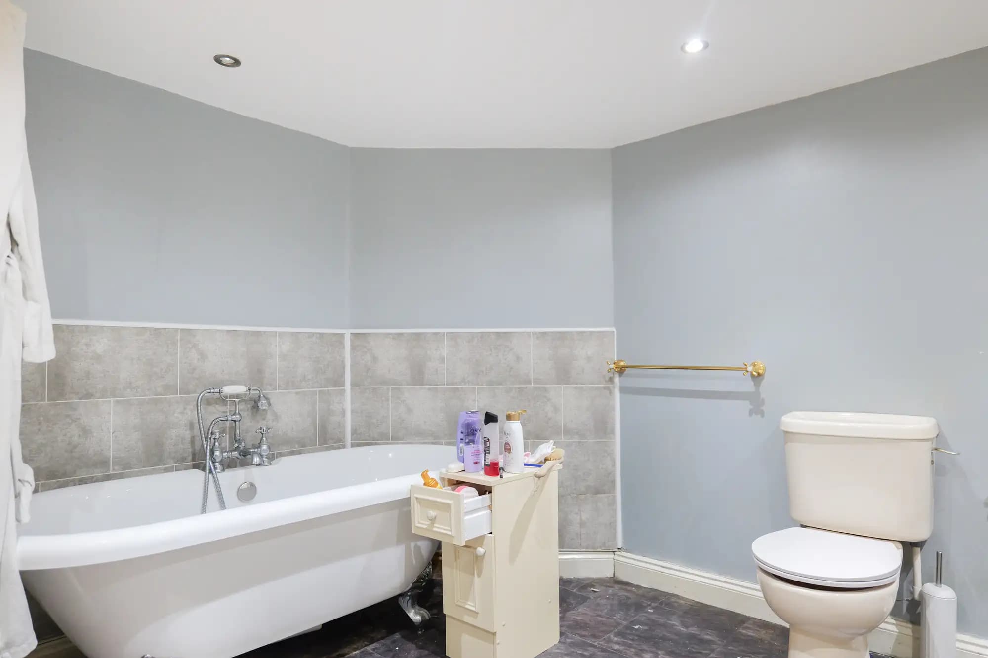 property photo 8 of 17