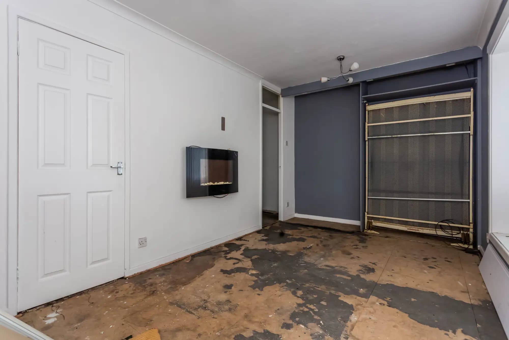 property photo 5 of 17