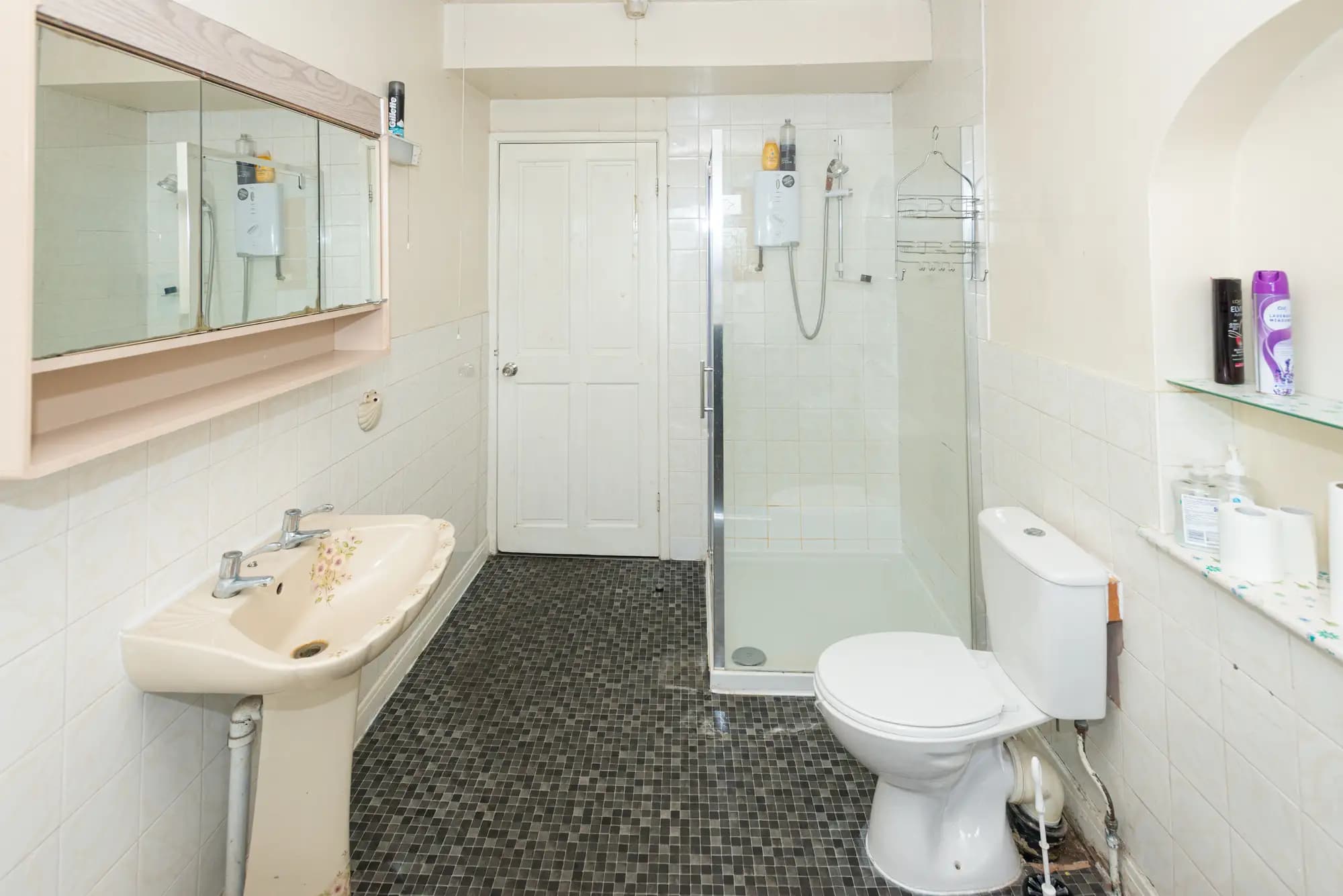 property photo 7 of 19