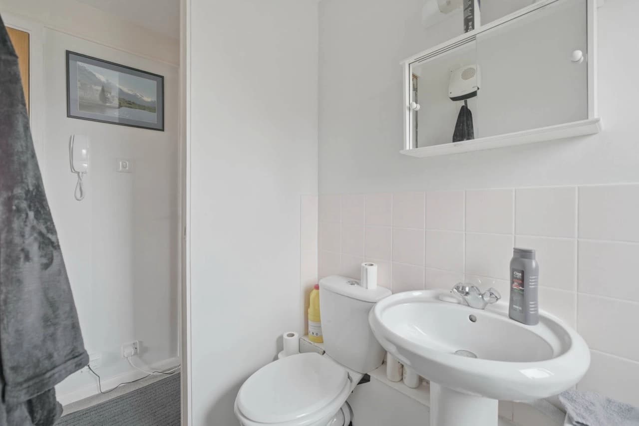 property photo 10 of 17