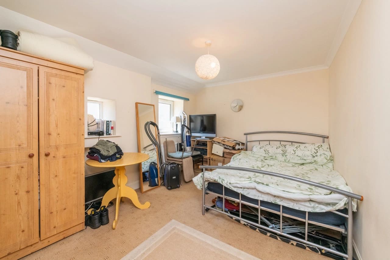 property photo 11 of 16