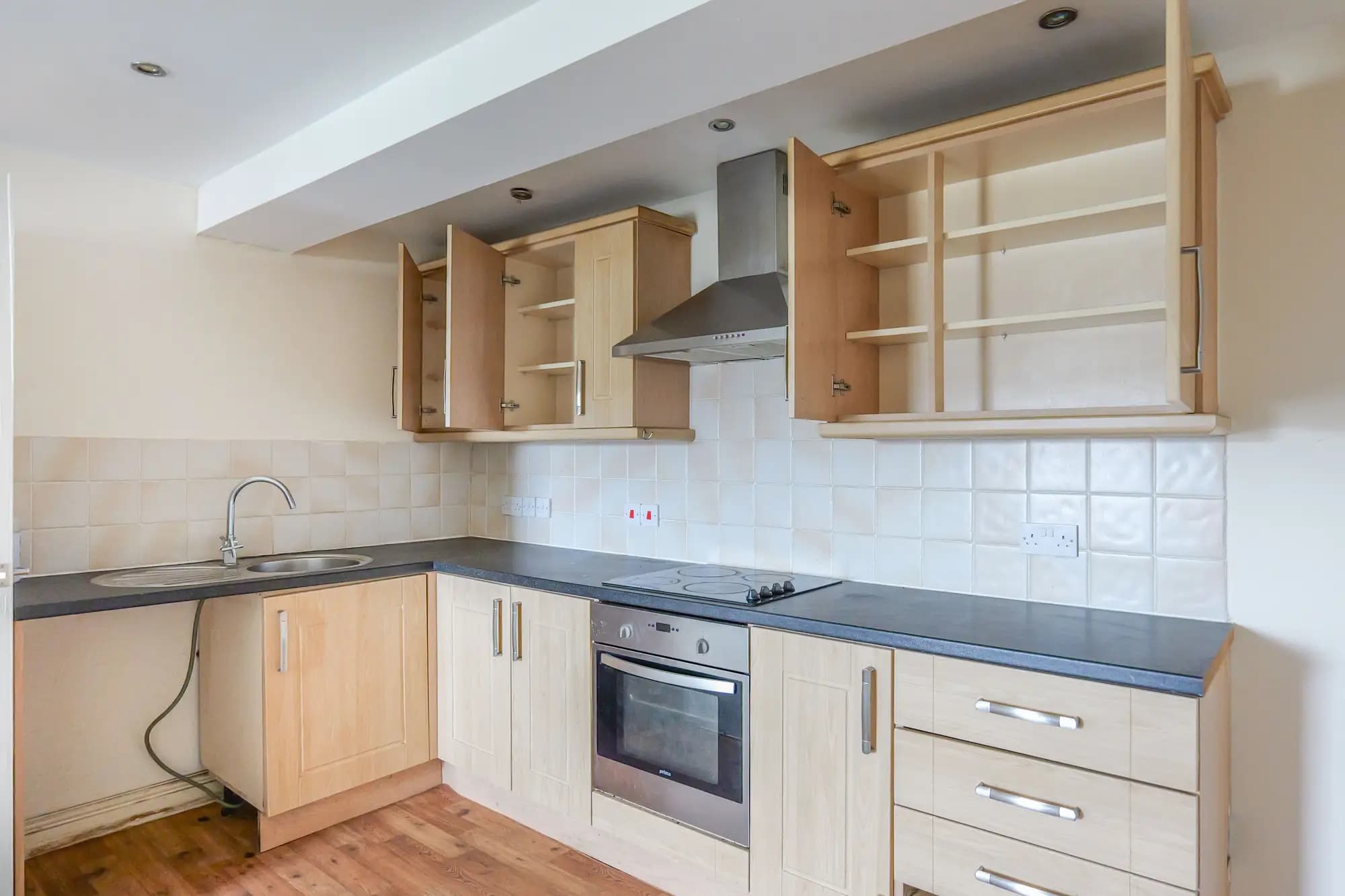 property photo 5 of 16