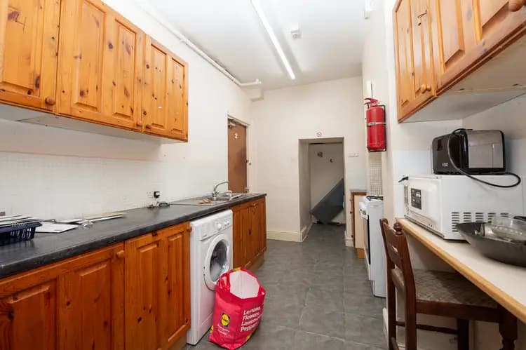 property photo 5 of 8