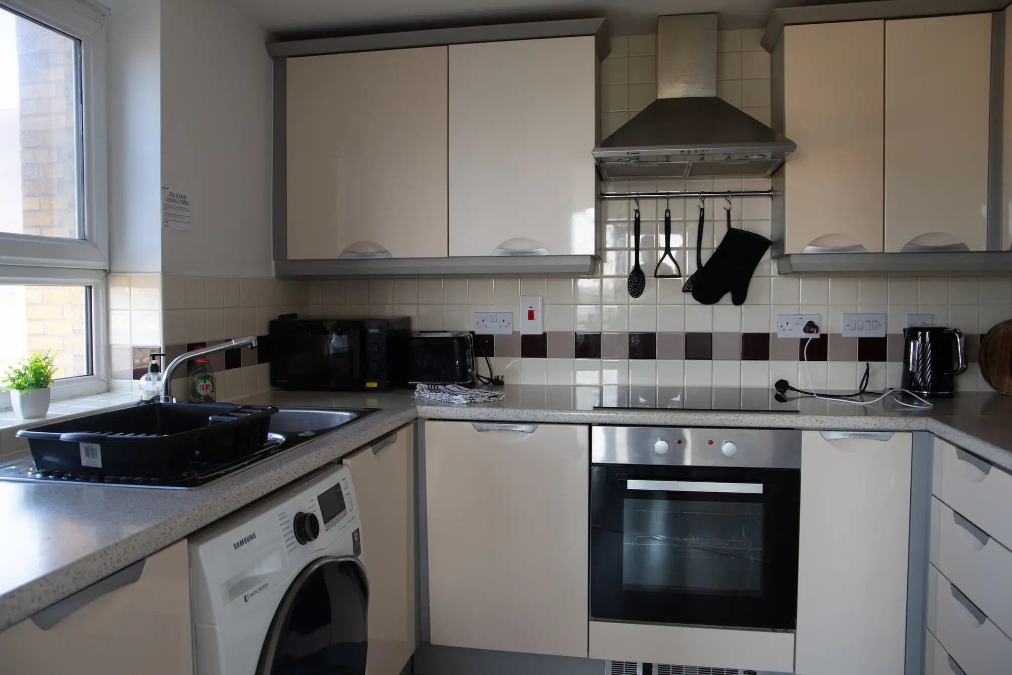property photo 6 of 17