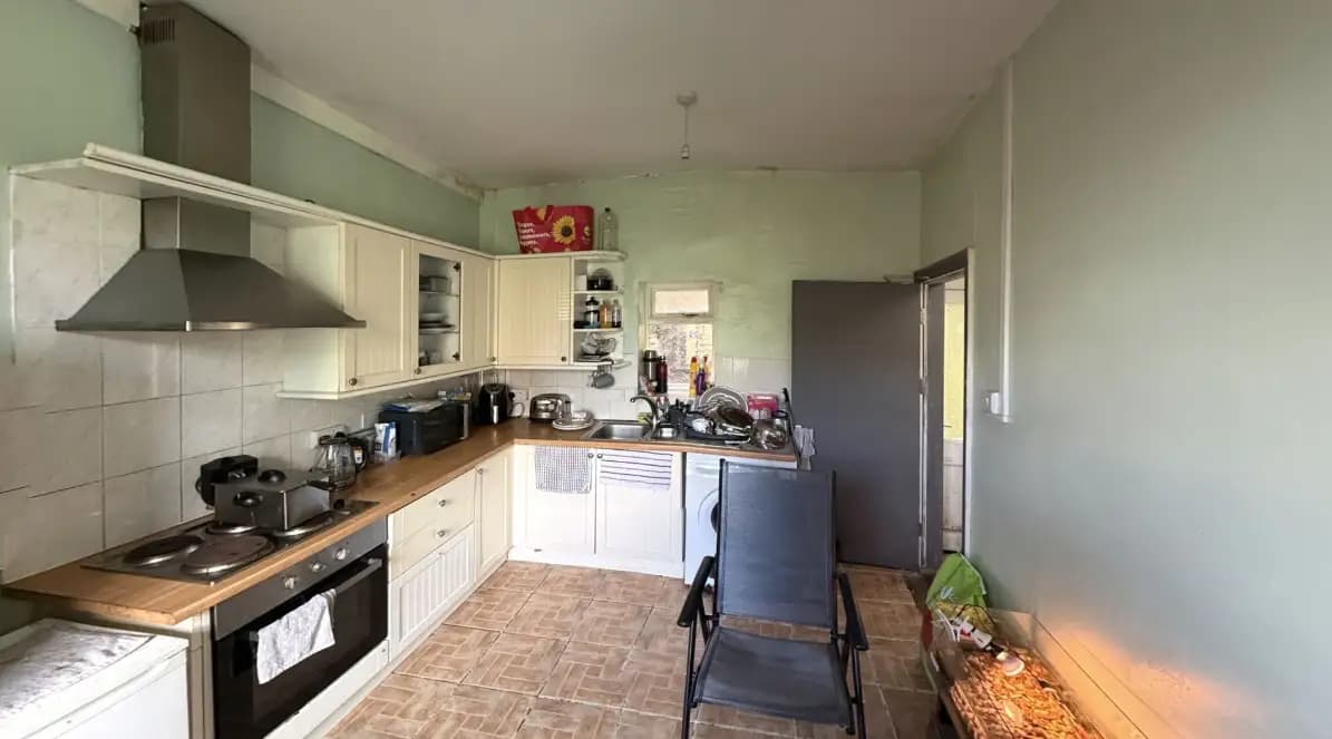 property photo 4 of 14