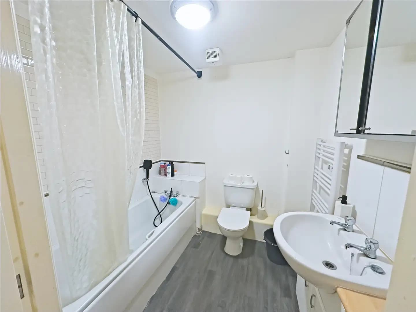 property photo 8 of 16