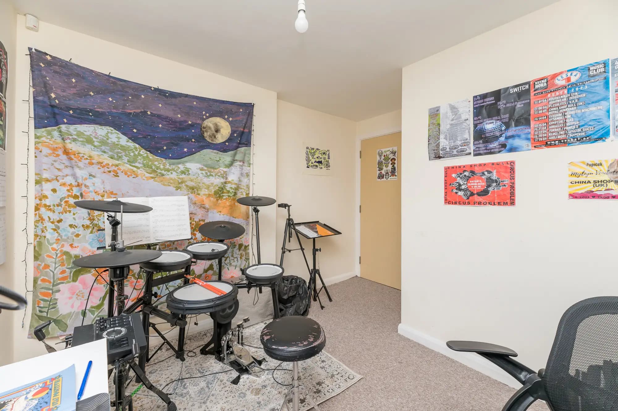 property photo 10 of 17