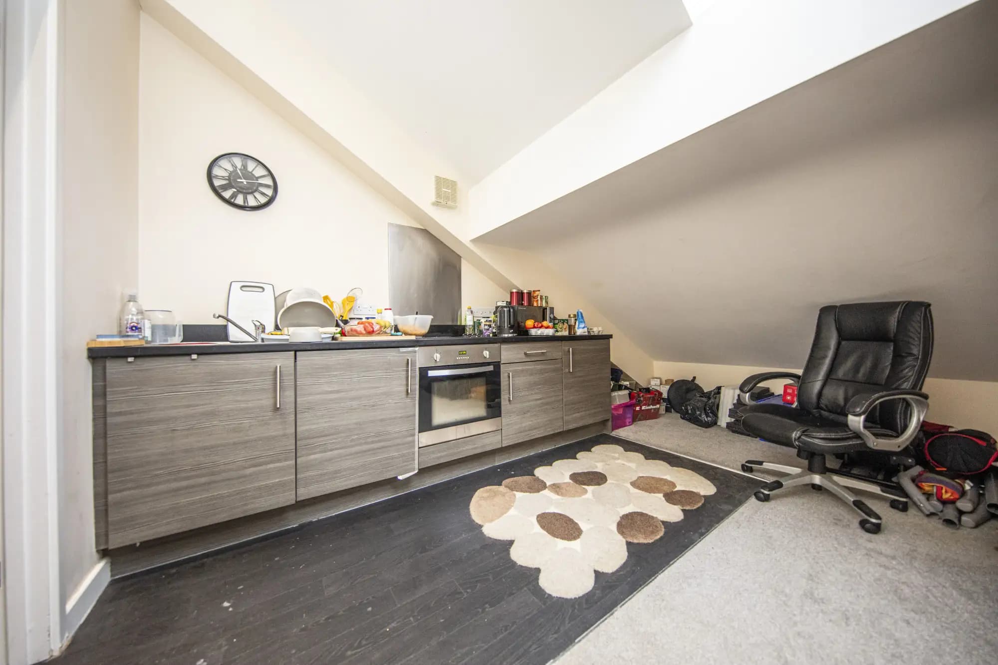 property photo 5 of 12