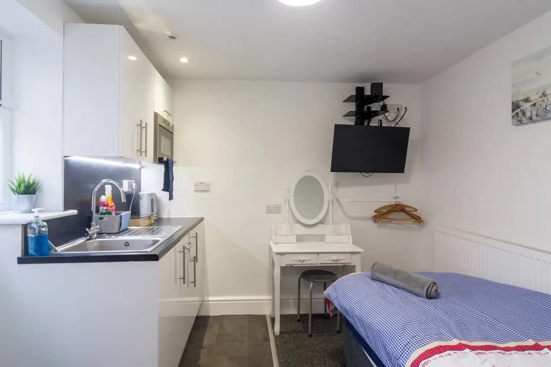 property photo 12 of 40