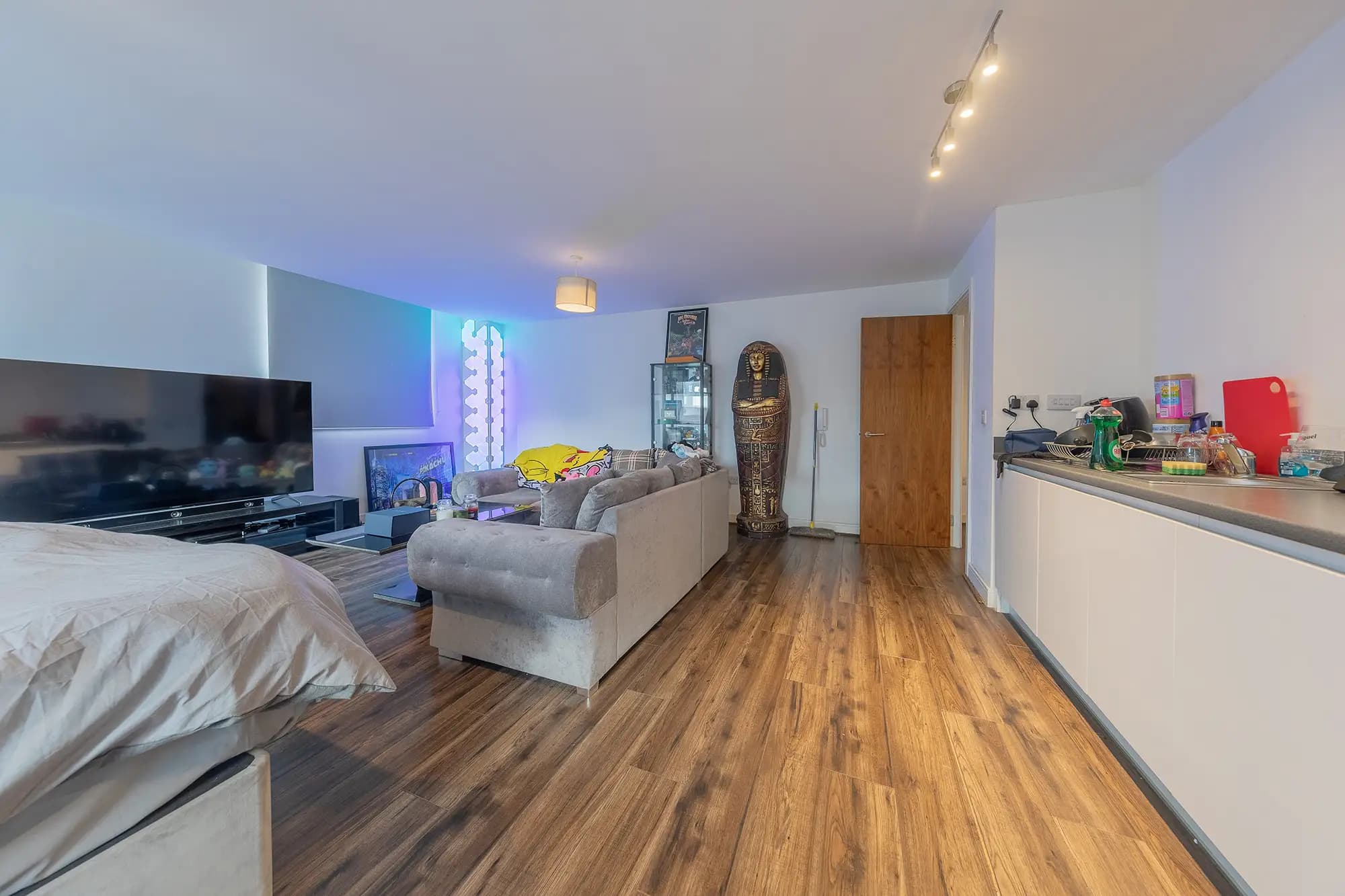 property photo 5 of 19