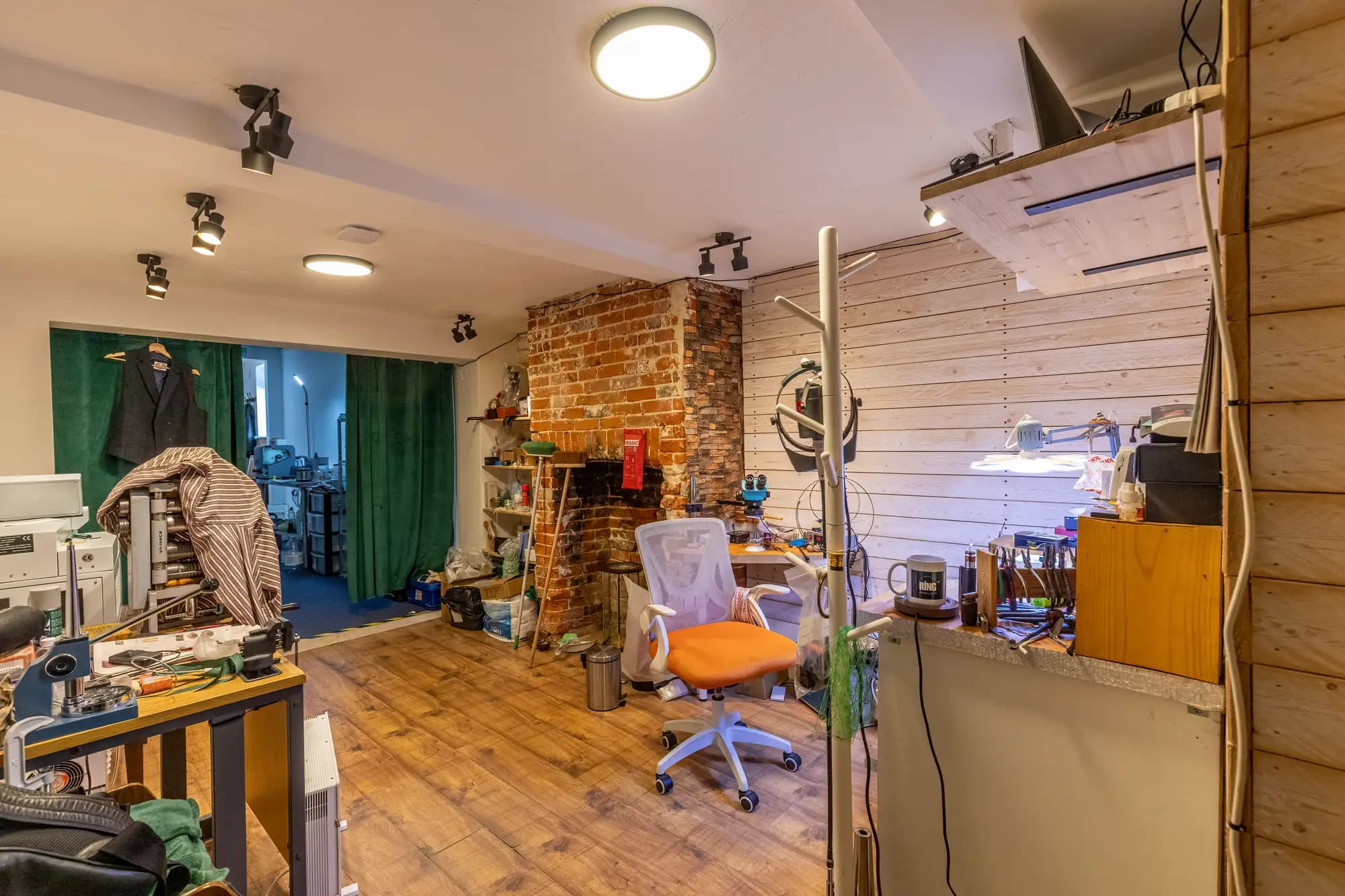 property photo 5 of 9