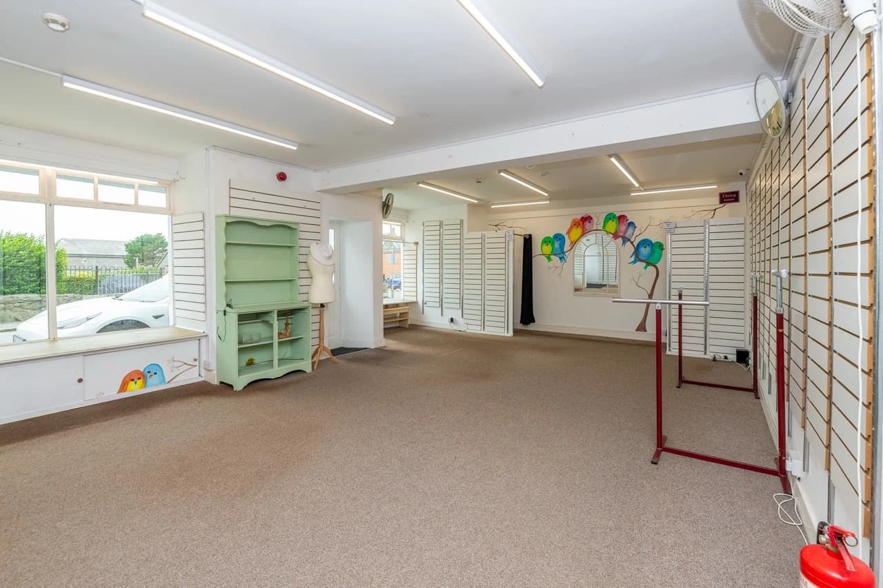 property photo 5 of 17