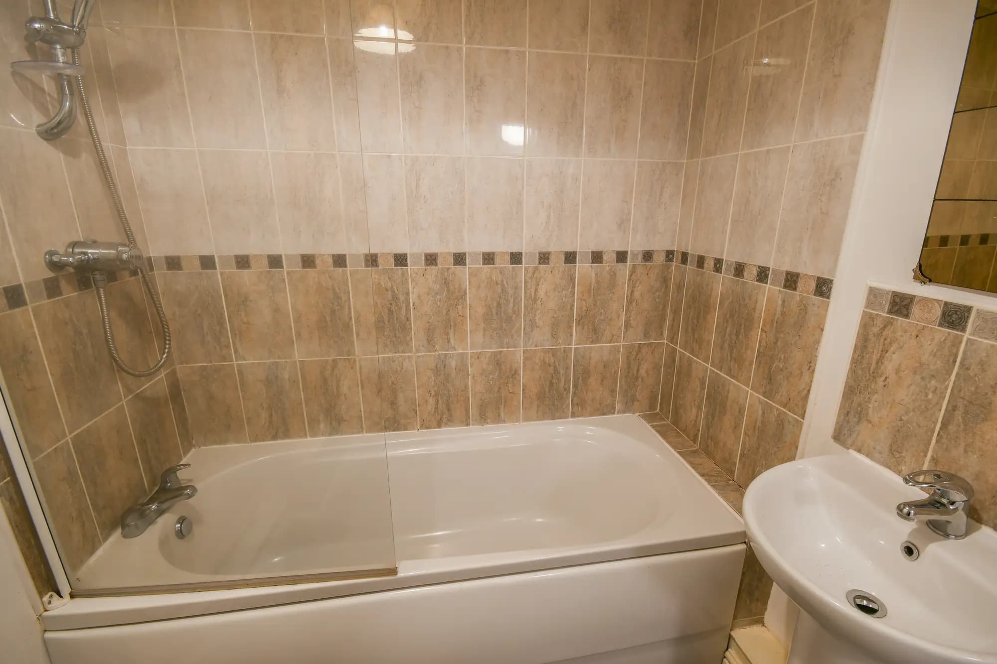 property photo 7 of 16