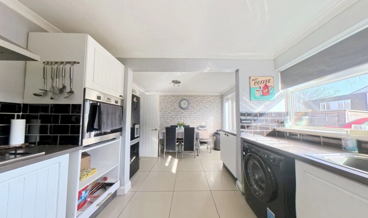 property photo 6 of 25