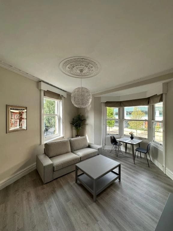 property photo 4 of 11