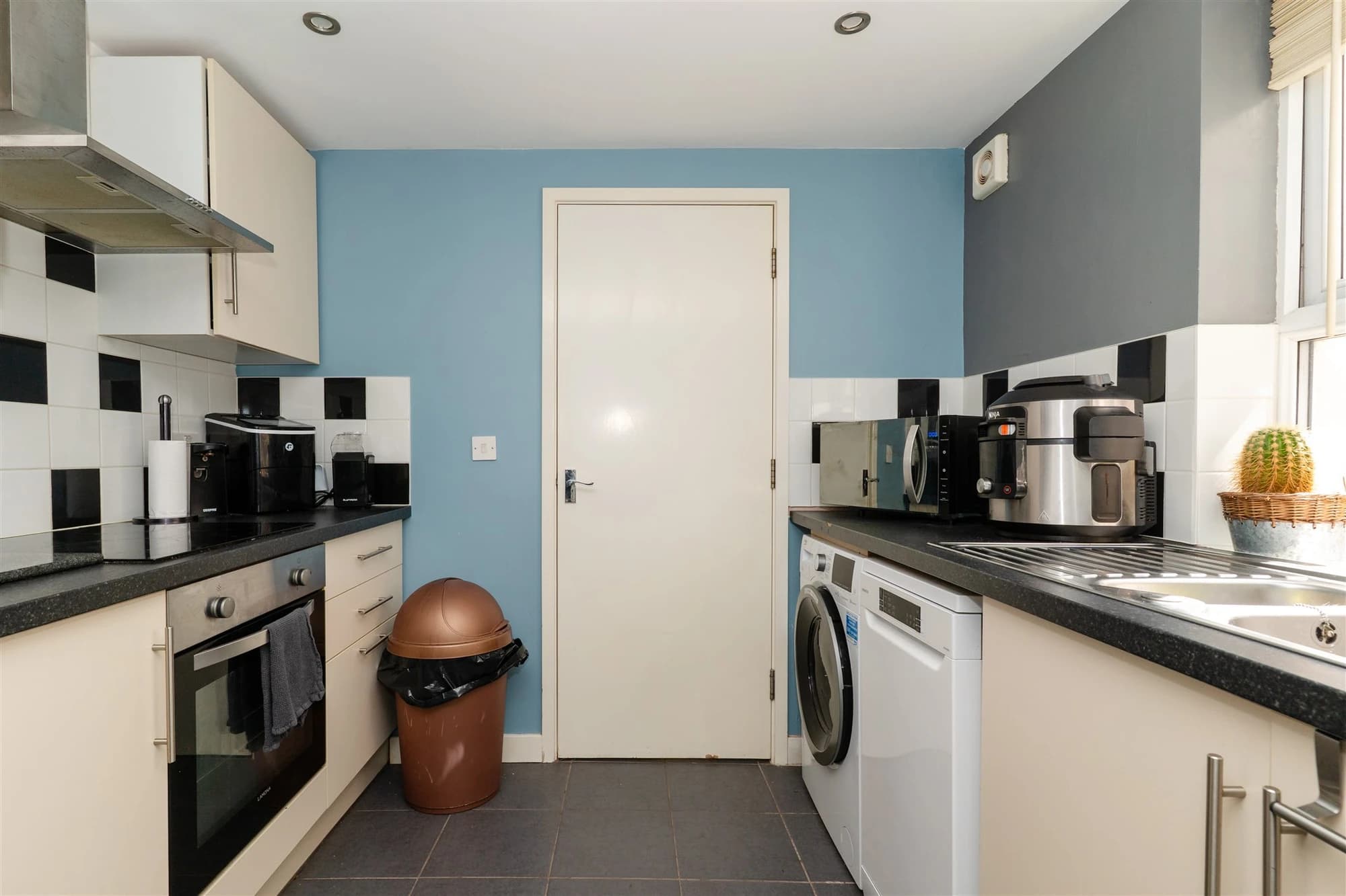 property photo 6 of 24