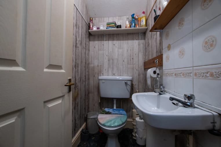 property photo 9 of 16