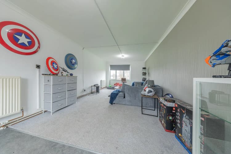 property photo 4 of 18