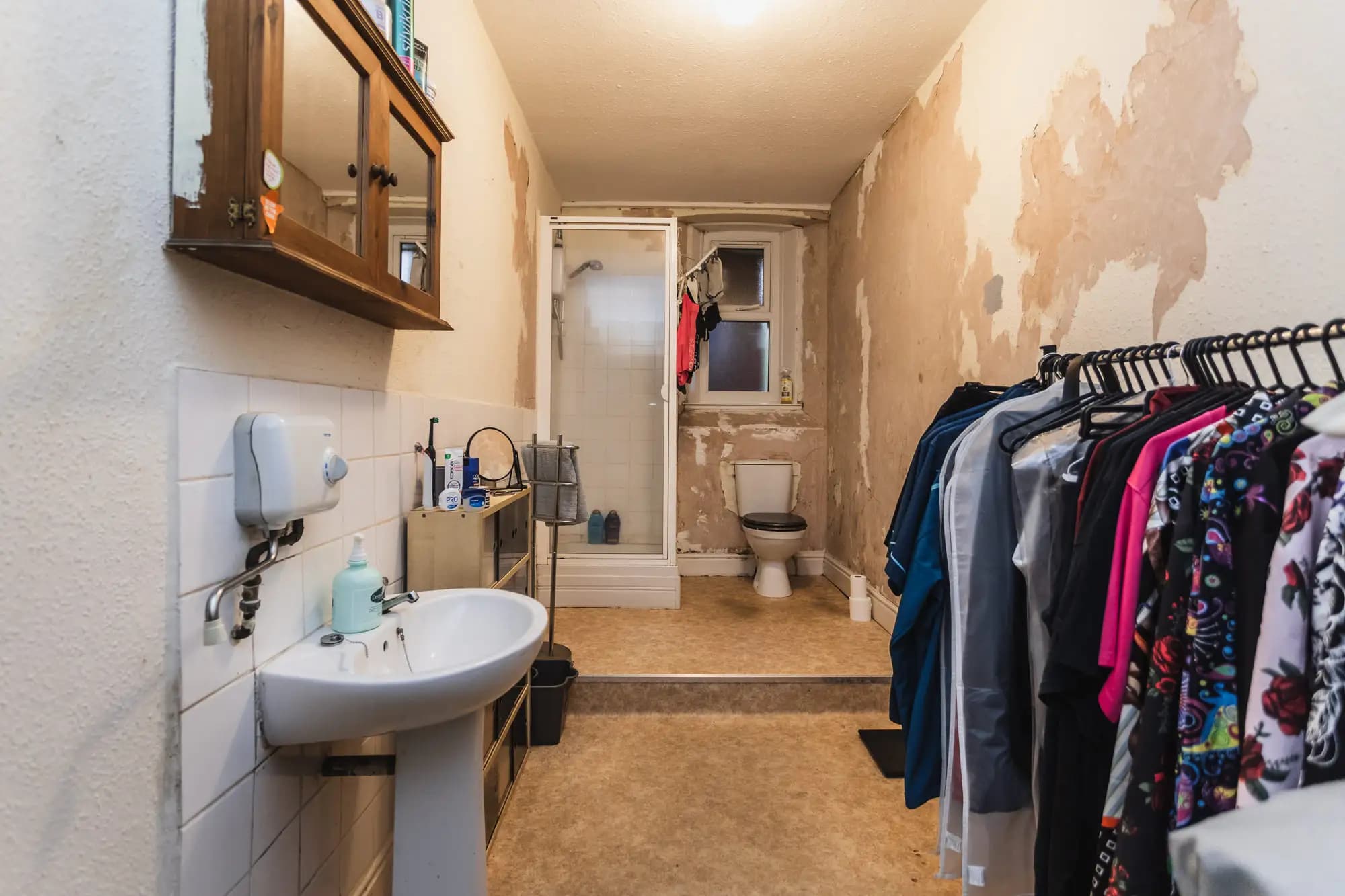 property photo 5 of 9