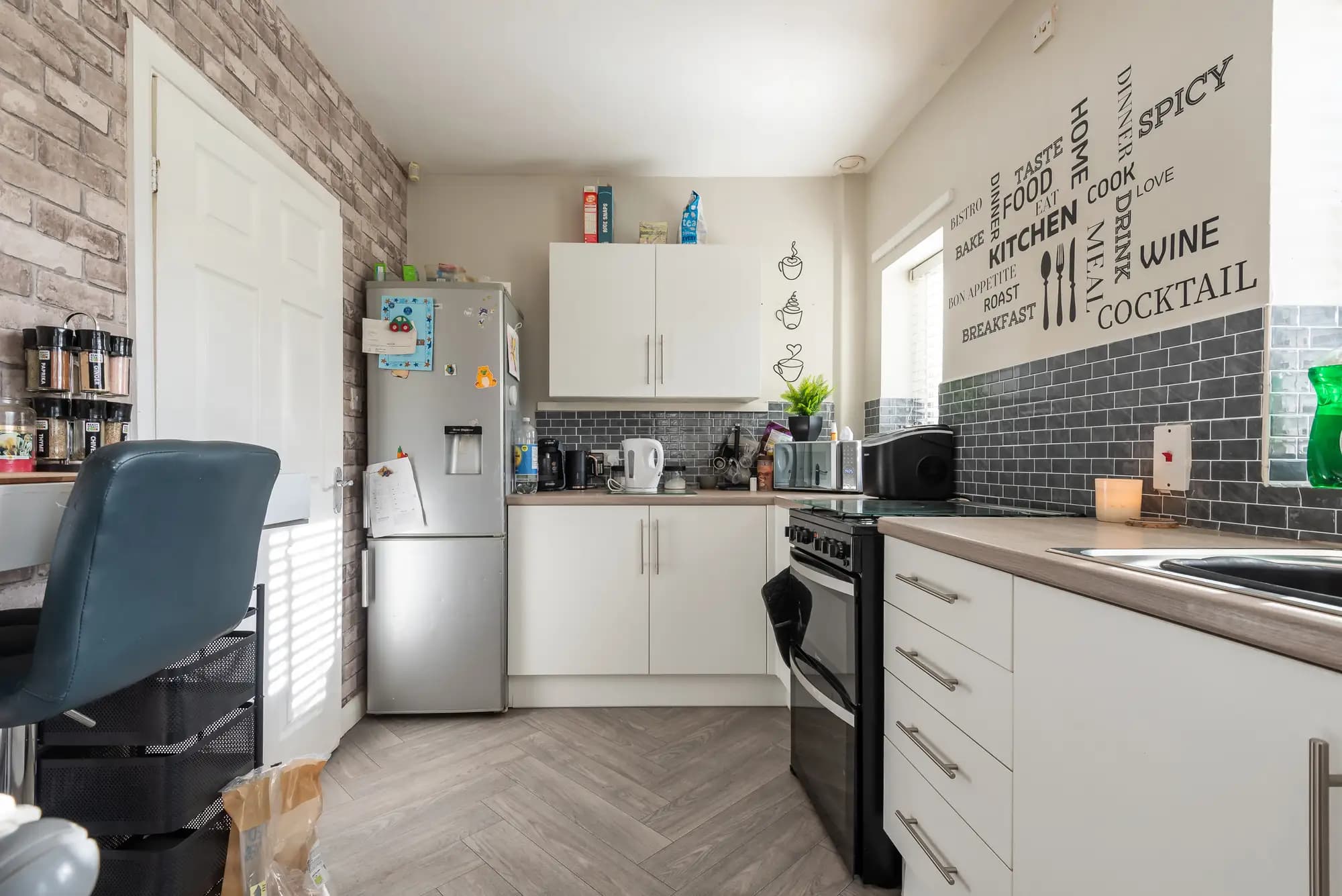 property photo 6 of 27