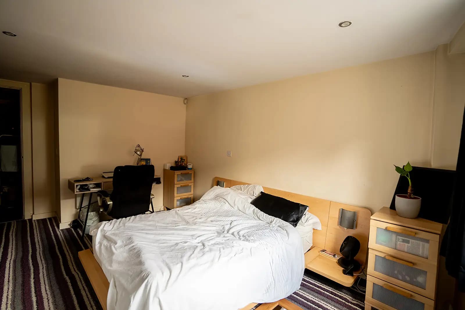 property photo 7 of 8