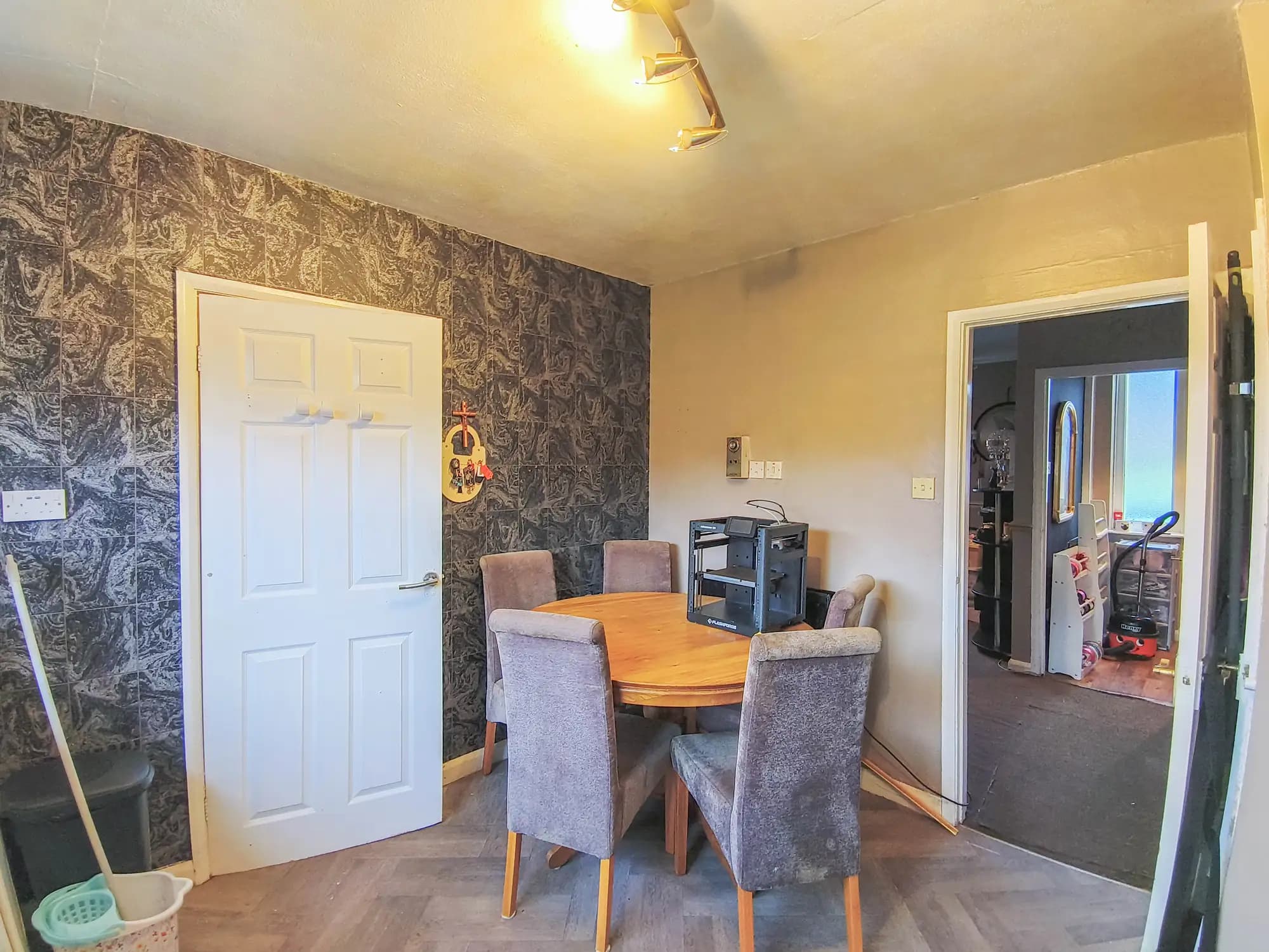 property photo 5 of 18