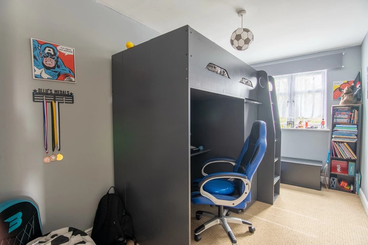 property photo 12 of 19