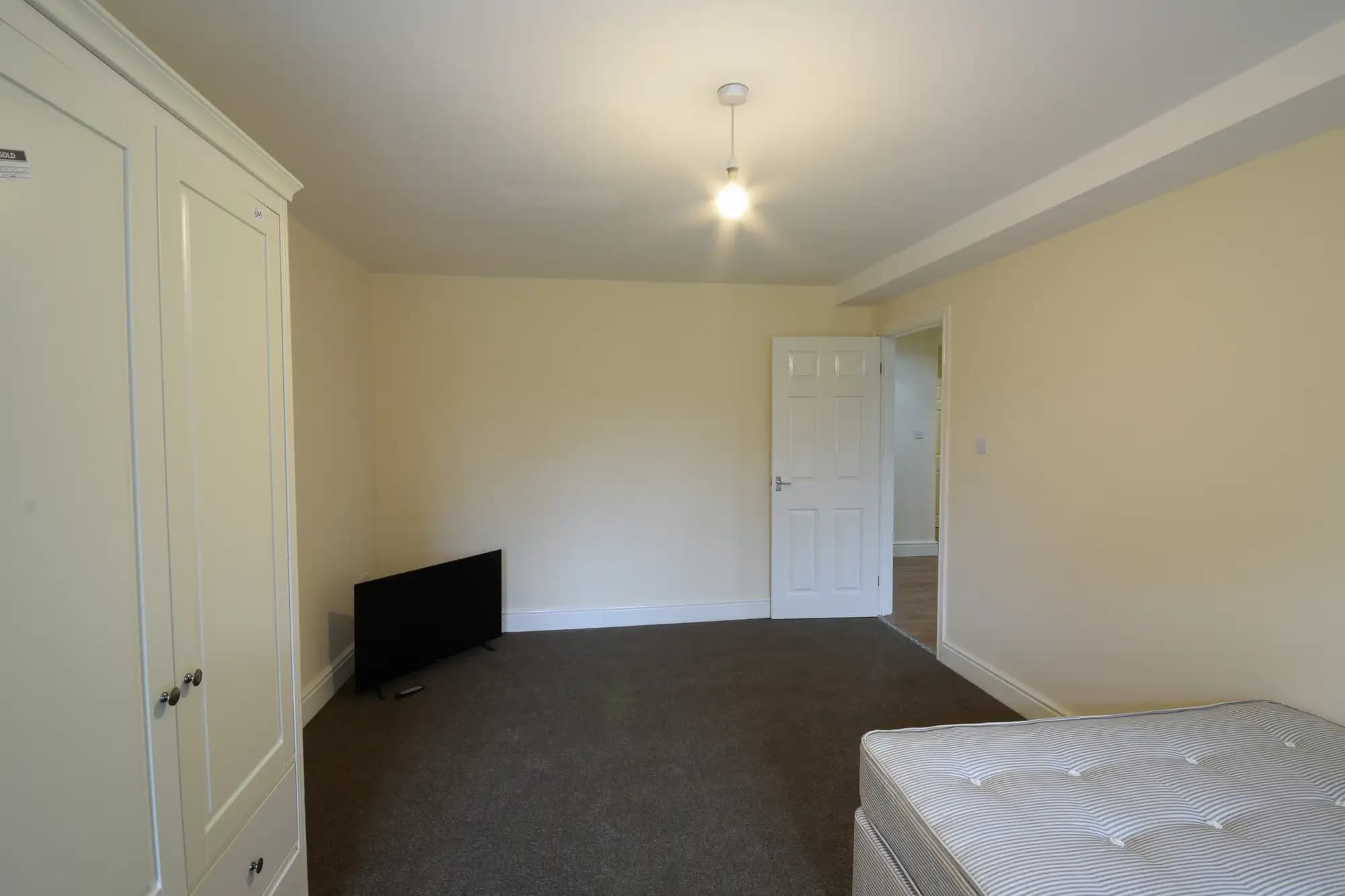 property photo 13 of 21