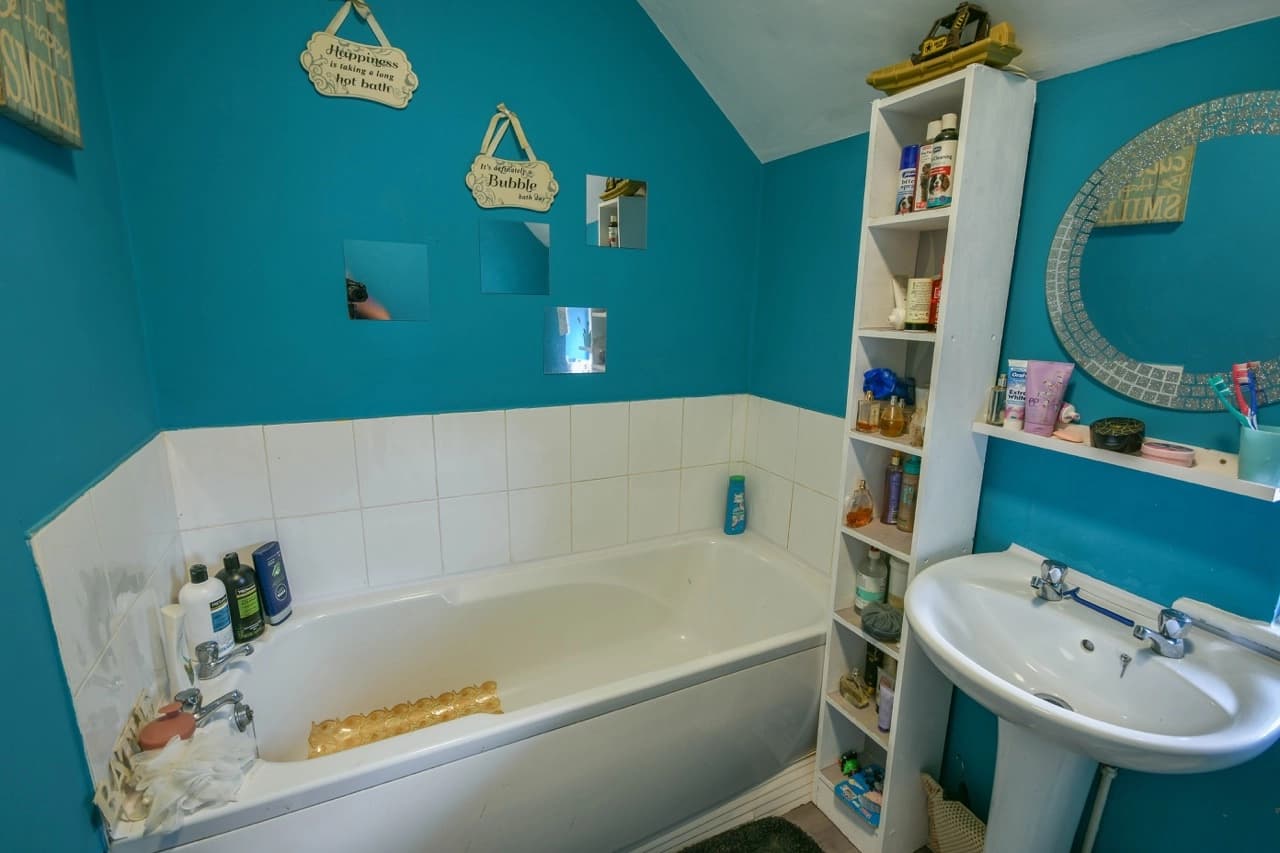 property photo 9 of 20