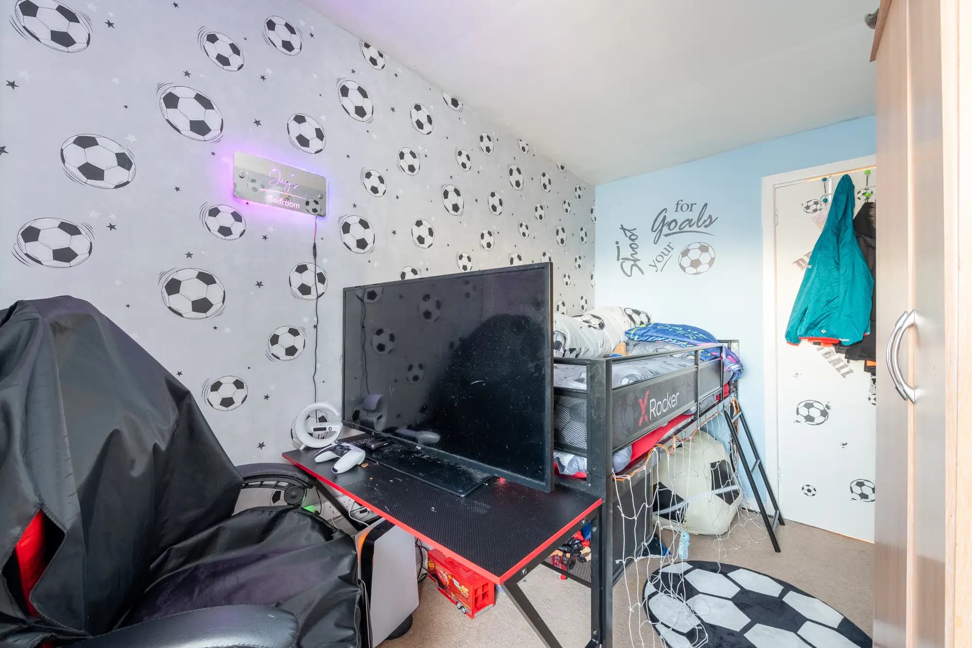 property photo 18 of 37